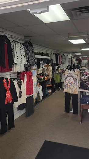 🎄✨ The Clothes Bin is ready for the holidays! ✨🎄 We’ve completely refreshed and reorganized our Freeport store for the season — cozy displays, festive styles, and plenty of sparkle to get you in the holiday spirit. From classic sweaters to dressy looks for every gathering, the shop is filled with new arrivals you’ll love. ❤️ Stop in and see the updated space — it’s looking more magical than ever! ✨ 📍 The Clothes Bin 15 E Stephenson St, Freeport, IL 🕒 Open Tues–Fri 10–4 | Sat 10–2 And don’t m