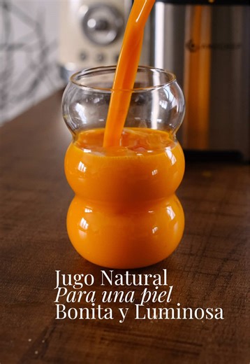 La piel bonita también se cuida desde adentro ✨ Este jugo natural se volvió parte de mi rutina para apoyar la piel, la digestión y la inflamación. No es magia, es constancia. #detoxdrink #antiinflammatory #curcuma #naturaljuice