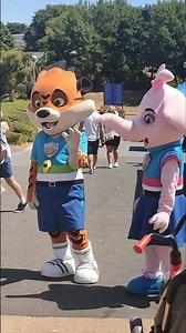 Rory and Annie at Devon Cliffs Enterance #havenholidays #myhavendays #seasidesquad #devoncliffs