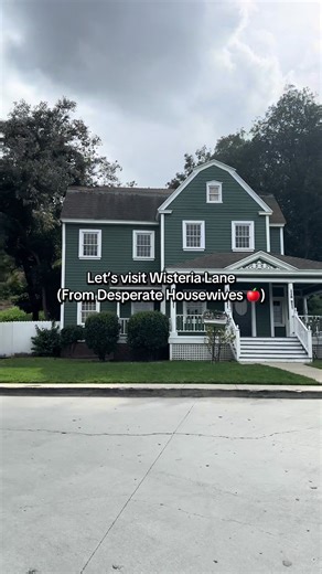 Exploring Wisteria Lane: Desperate Housewives Tour