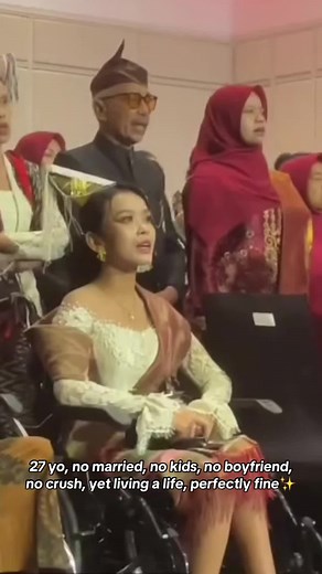 Stop “membandingkan hidupmu dengan hidup orang lain, masalahmu dengan masalah orang lain, pencapaianmu dengan pencapaian orang lain,” karena semuanya sudah pada porsinya masing-masing. Jika melihat orang lain yg sudah menikah, memiliki pasangan yg baik, rejeki yg lancar, itu adalah rejekinya, tapi kita tidak tau pencobaan seperti apa, dan kehilangan seperti apa yg telah dia rasakan. Begitu juga dengan diri sendiri, tidak perlu menggebu-gebu dan memaksa dirimu mengikuti “STANDARD HIDUP ORANG LAIN