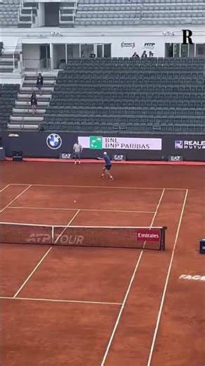 Bagno di folla poi allenamento in sessione privata per Jannik Sinner al Foro Italico a Roma