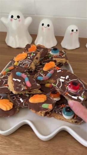 16 reactions | Spooky cookie bark  Beat 150g butter, ½ cup brown sugar + ½ cup caster sugar till smooth. Add 1 then 1¾ cups flour + 1 bag choc chips. Bake spoonfuls at 180°C (160°C fan) for 15–18 mins. Cool, cover with melted choc, pipe white choc spirals, drag a skewer for webs ️, add lollies + sprinkles, chill + break up. Sweet, spooky perfection ✨#halloween #halloweenbaking #halloweenparty #halloweentreats #halloweeninspo | Stuff Mums Like | Facebook