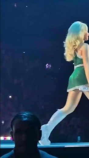 Juno position Paris night 2/ short n sweet tour/ sabrina carpenter