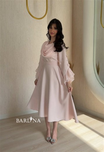 بداتو تجهيزات للعيد؟ 🥹🤍 رقم الفستان الوردي : (193685) رقم الفستان البرغندي :(193697) رقم الفستان الاحمر : (193696)#بارلينا #فساتين #فستان_العيد