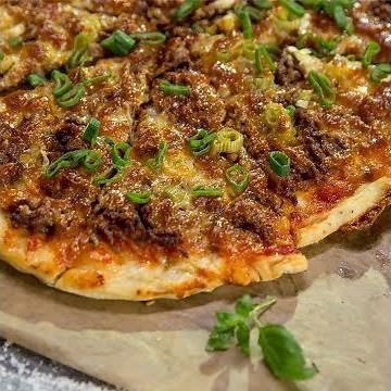 Ground Beef and Mozzarella Pizza