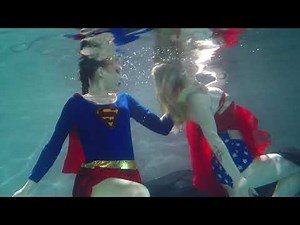 супергерл под водой/ supergirl underwater