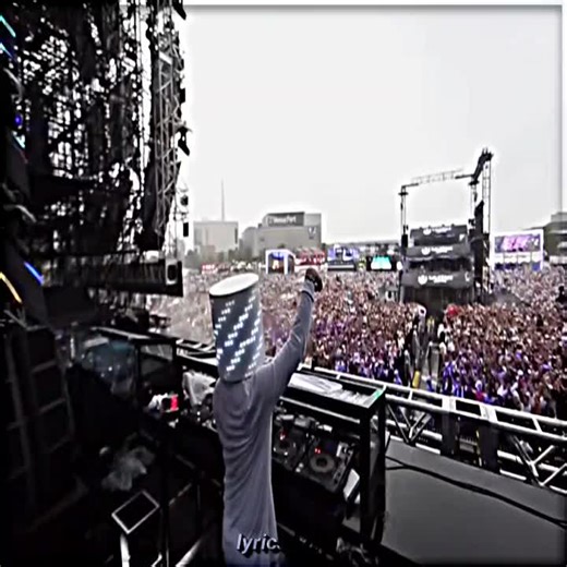 DJ Marshmallow Alone Lyrics and Tradução