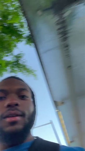 🇬🇭 “You don’t need to move anymore. You are being stopped and detained.”— A moment when U.S. police officers stopped a Black American on his way from work after suspecting he had weapons on him.