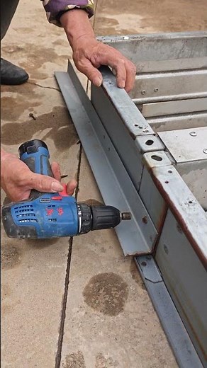 Removing the screws - easy with a good tool