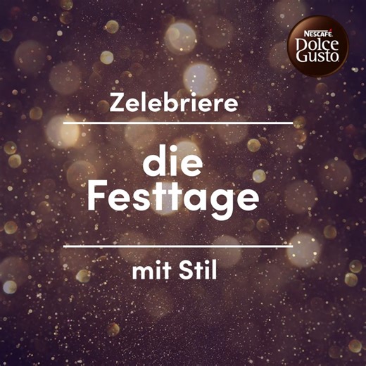 Unser intensiver Espresso verschafft dir nicht nur den besten Koffeinkick, sondern kann auch als Basis für leckere Drinks genutzt werden. 🍸 Unser Favorit für die festlichen Tage: Coffee Margarita! Jetzt schnell dieses leckere Rezept abspeichern und ausprobieren ☕🍯🍋: 🍸 NESCAFÉ®️ Dolce Gusto®️ Espresso zubereiten 🍸 Für den Zuckerrand zwei kleine Teller mit Honig und Zucker vorbereiten. Das Margarita-Glas zuerst mit dem Rand in den Honig und danach in den Zucker tauchen. 🍸 Eiswürfel und einen