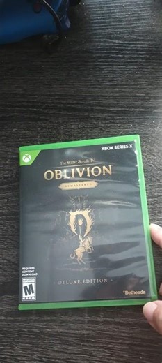 Showing you the oblivion remastered deluxe edition cover up close