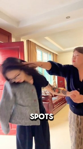 Ink prank… chaos unleashed! 😬🖐️🔥 #fun #girl