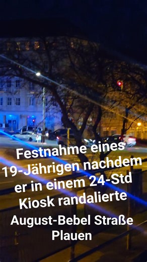 Am vergangenen Mittwochabend randalierte ein 19-Jähriger in einem 24 Stunden Kiosk in der Plauener August-Bebel Straße und zog sich dabei Verletzungen zu. Danke an Olga fürs zuschicken des Videos. #plauen #sachsen #vogtland #Polizeieinsatz #PolizeiSachsen #followervideo #Blaulicht | Vogtland - Tag & Nacht
