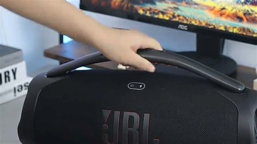 JBL新款音响震撼登场，强劲音效带来沉浸式听觉享受，低音浑厚高音清晰，户外聚会、居家休闲皆宜，真实还原音乐细节，解决嘈杂环境听音困扰，提升日常聆听体验。