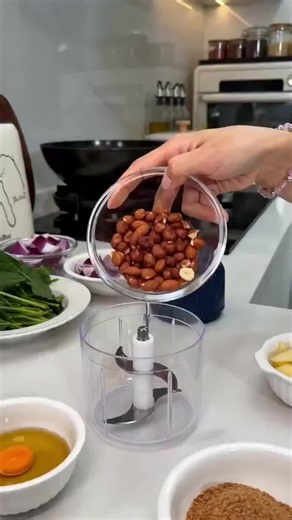 #ElectricGarlicChopper #KitchenGadget #EasyCooking #KitchenAppliances #DishwasherSafe #SmallKitchen #TikTokMadeMeBuylt #HomeHacks #KitchenTools #FoodPrep #AmazonFinds #Viral#fyp