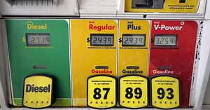 Average US gasoline price jumps 15 cents to $4.38 per gallon