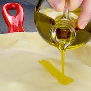 607K views · 35 reactions | Vous ne connaissez pas encore la "gatizza" ?! Personne n'y résiste  Pour les instructions, c'est par ici : https://bit.ly/2GMua7L Sauvegarder sur Pinterest : https://bit.ly/2Vno80v | Bon Ap’ | Facebook