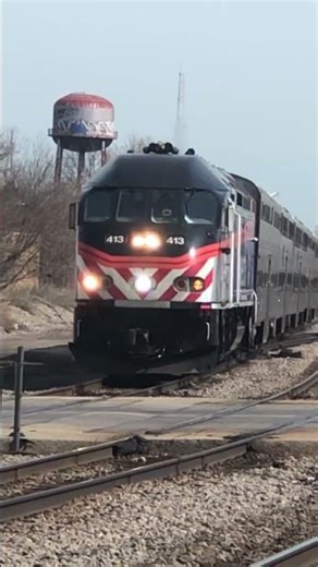 METRA MP36PH-413 leads a outbound service train pass Galewood 3/20/26