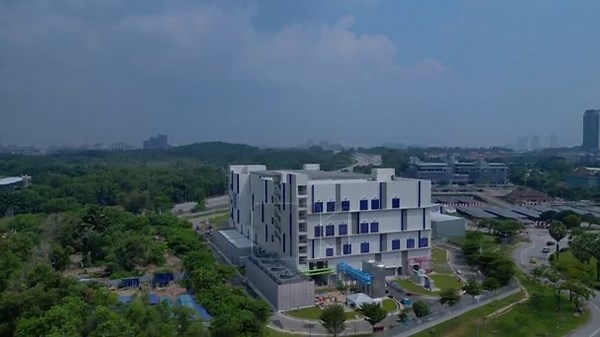 Modern architecture of a large data center facility in Kuala Lumpur, Malaysia, representing global network infrastructure and technology. panorama overview drone Stock Video Footage - Alamy