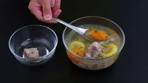 Stainless Steel Soup Spoons - 6 Inch Heavy Duty Asian Soup Spoon for Ramen, Rice, Tea, and Milk, Set of 4 Short Handle Ramen Spoons, Dishwasher Safe, Silver Chinese Table Spoon