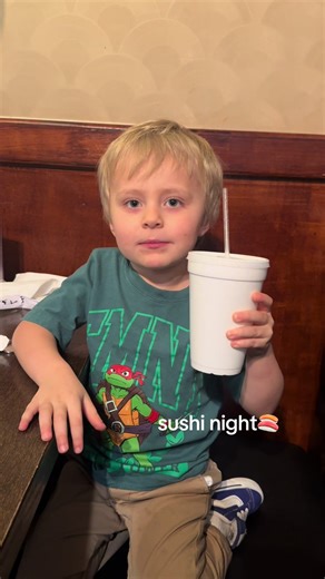 dinner at our local hibachi and sushi restaurant🍣 #dinner #fyp #momtok #sushi #family