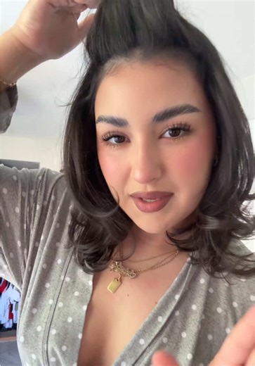 listening to clairo while getting pretty is my favvv