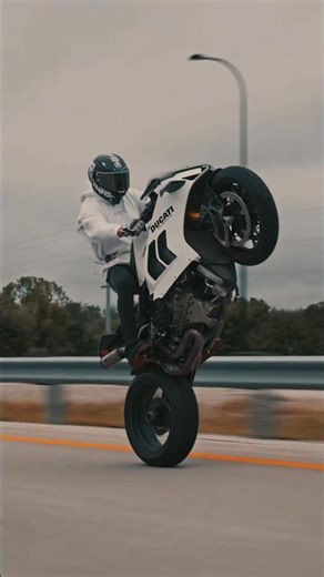 The crazy Wheelie On Ducati 😳#ducati #wheelie #superbike