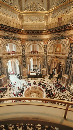 Auf der Suche nach Plänen für deinen Wochenend-Trip in Wien? Tauche ein in die lebhafte Welt des Kunsthistorisches Museum Vienna in Wien, wo jede Ecke eine faszinierende Geschichte erzählt. 🏛️🎨 🎟️ Tipp: Profitiere von ermäßigtem Eintritt mit der Vienna City Card. Details findest du hier 👉 www.wien.info/de//kunsthistorischesmuseum | wien.info