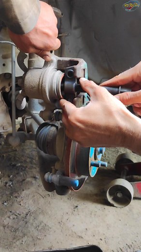 Brake Caliper Push And Fix Rust With Tools #mechanic #brake #services #autorepair #cars #suspension | Car Tips Tv