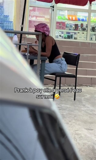 Prank à poy elle à versé l’eau sur moi #visibilite #abidjan225🇨🇮 #cotedivoire🇨🇮 #pranks #video #france #nigeria #camerountiktok🇨🇲 #tiktokivoire225🇨🇮