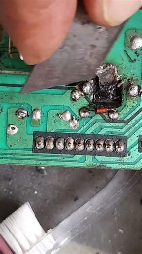 repair the burnt relay path #repair #solderingtutorial #serviselektronik #electrical