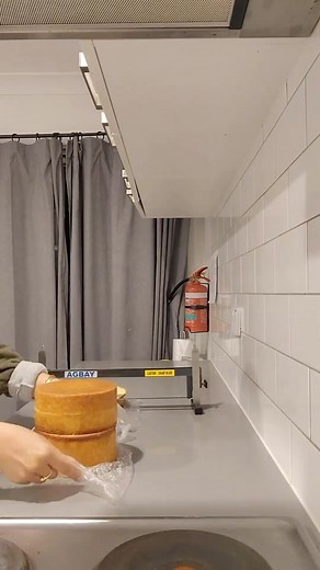 3.5K views · 8 comments | An Agbay Cake Leveler makes quick work of both leveling and splitting cakes as you see @madam.baker doing here. With the twist of a knob (well, 2 knobs) you can adjust the height of the blade. #cakedecorating #agbay #cakesofinstagram | Agbay Products | Facebook