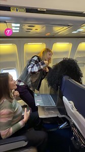 Une femme tresse les cheveux d'un inconnu jusqu'à ce qu'elle se fasse prendre ! . . . À des fins de divertissement uniquement ; filmé dans des espaces publics. Aucune affiliation avec les marques présentées. Inspiré d'événements réels ; certains détails peuvent être modifiés à des fins de créativité. Les activités présentées ne sont pas destinées à être reproduites, exécutées ou imitées. Consulter des professionnels pour la sécurité. | Fabiosa Animation