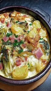 🥬🍳 Poêlée paysanne aux endives 🍳🥬 Des endives fondantes et légèrement caramélisées, cuisinées façon rustique pour un plat chaud, simple et plein de caractère. | Recettes Faciles