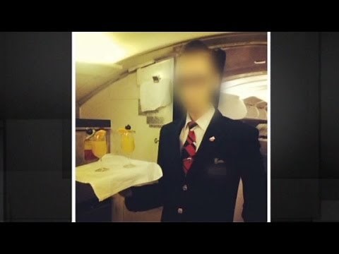Flight attendants post 'sexy selfies'