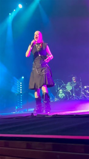 WHAT A NIGHT SYDNEY! video 2 Fix Me Now which was played instead of Not My Idea, BV had the idea to all the audience if they wanted to swap. More videos and photos on my Instagram @iamjasonhabibi | Garbage NZ/Australia