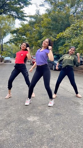 Dr.Ardra Unni 🦋 | Come on everybody 😁💃🏻 @krishvysh_ @gayathri._.pradeep #reelsinstagram #reelitfeelit #reels #trendingreels #trending #road #sisters... | Instagram