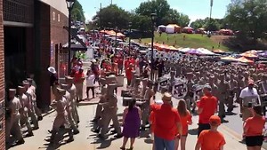‪Fightin’ Texas Aggie Band marching into Death Valley‬ | My Aggie Nation