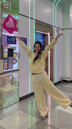 Shopping Mall Dance Gone Viral 🛍️🔥 Too Much Energy