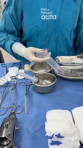 Recibí esta inmundicia de video del Plan Júpiter acompañada de esta denuncia escrita: “Tu le pudieras enviar este vídeo a un periodista que se llama Gonzalo Guillen y le dices cómo es posible que la clinica más prestigiosa de Barranquilla, La Portoazul, privada cuyos dueños son extranjeros (del Perú) patrocinen que sus empleados de planta, especialistas de ortopedia, anestesiologos, Instrumentadoras, enfermeras uniformadas con el slogan político hagan campaña flagrante en favor de un candidato d