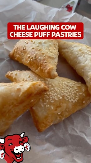 These Laughing Cow cheese puff pastries are guaranteed to be a crowd pleaser, trust! 🫡😌​ 📹📝: School Lunch Box “Three ingredients and 8 minutes on 180°C (350°F) in the air fryer or 15 minutes in the oven.”​ Ingredients: 4 Laughing Cow cheese wedges, one frozen puff pastry, and a handful of sesame seeds. | The Laughing Cow USA