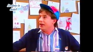 As Lições do Tonecas com Luís Aleluia no papel de Tonecas e José Morais e Castro no papel do professor foi uma popular série televisiva. A série estreou a 4 de Setembro de 1996 na RTP1 e durou até 1999. Biografia de Luis Aleluia em https://pt.wikipedia.org/wiki/Luís_Aleluia Biografia de José Morais e Castro em https://pt.wikipedia.org/wiki/José_Morais_e_Castro | Lembras-te desta?