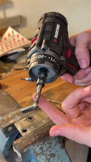Drilling threads with a cordless screwdriver? ✅