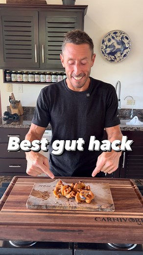 This is the best gut hack you’ve never heard of… 🤯 I know a LOT of you struggle with gut issues… And gut issues seem to be some of the hardest conditions to figure out… 😣 The gut is so incredibly complicated and so many things can irritate and damage the gut… A standard western medicine leaky gut protocol aims to DESTROY bad bacteria in the gut with antibiotics and REPOPULATE the gut with good bacteria via probiotics… What this protocol misses is addressing the offending foods that we consume 