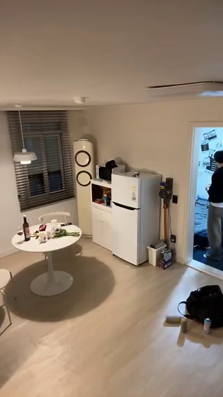 remember that sudden haechan insta live? him spraying perfume, checking himself out in the mirror, the flowers and all… and then finding out he was actually getting ready to meet haechan girlies at the listening party 😭 CRZY day for sunflowers