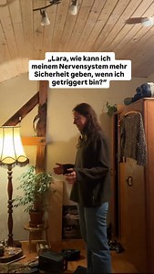 Das Sicherste, was du deinem Nervensystem geben kannst, ist: aufhören, etwas von ihm zu wollen. ➡️ Lies bis zum Ende, wenn dir genau DAS so schwer fällt. Es geht (erstmal!!) nicht darum, entspannter zu reagieren. Du bist auch nicht weniger „bei dir“, nur weil du getriggert oder wütend bist. Sicherheit entsteht nicht, wenn du dir im Trigger ein neues „so sollte ich mich fühlen“ baust, sondern in dem Moment, in dem du aufhörst, gegen das zu kämpfen, was jetzt da ist. Wenn du getriggert bist, ist d