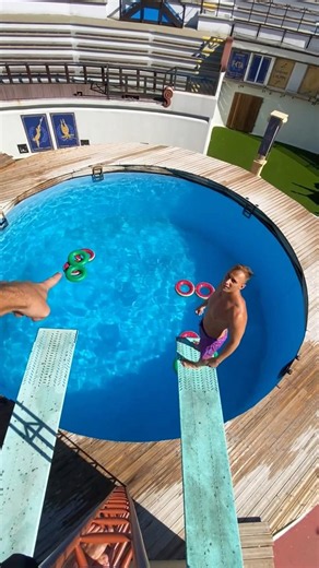 Diving challenge with swimming rings 💪💪