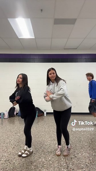 hai everyone 👋🏽 #fyp #dance #cheerleaders #cheer #viral | cheer dances