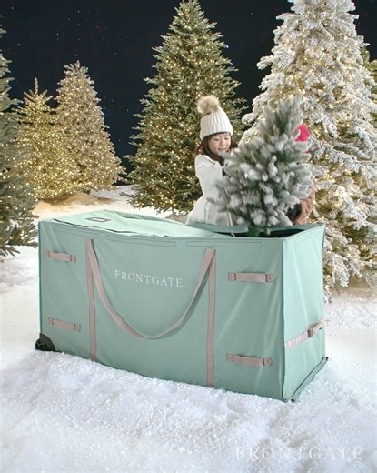 Find long-lasting realistic Christmas trees at Frontgate that you and your family will cherish for years to come. Shop now. | Frontgate